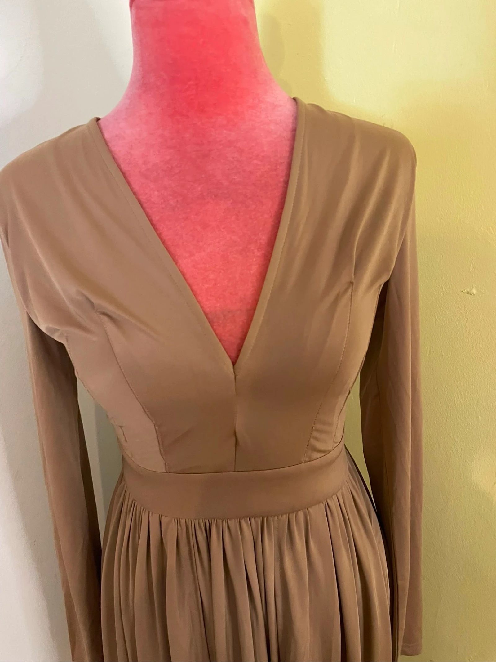 Vestido Longo Mocha Fluido - Decote V e Manga Comprida  – photo 2